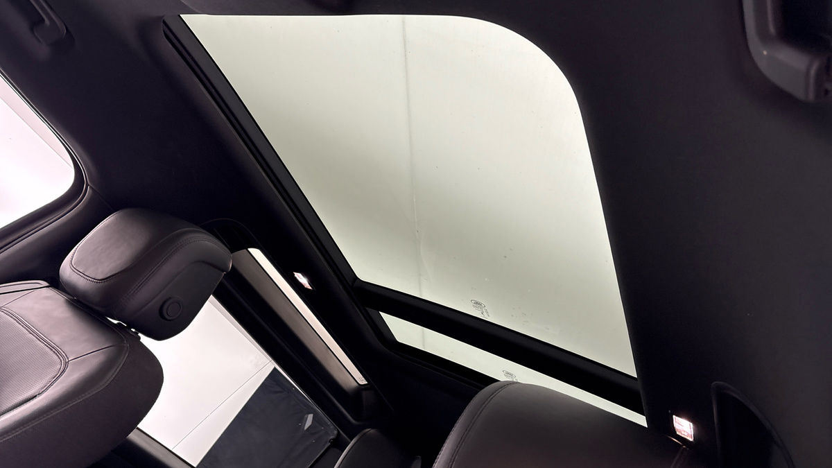 Land Rover Defender 90 Image 6