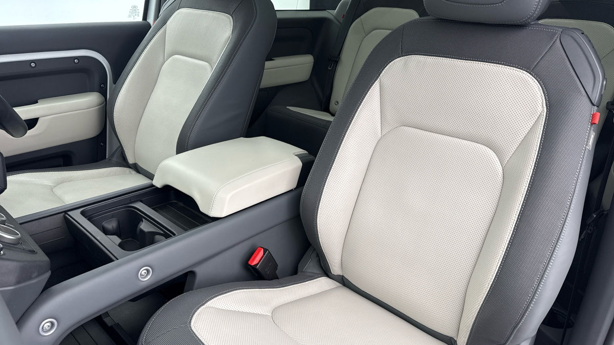 Land Rover Defender 90 Image 7