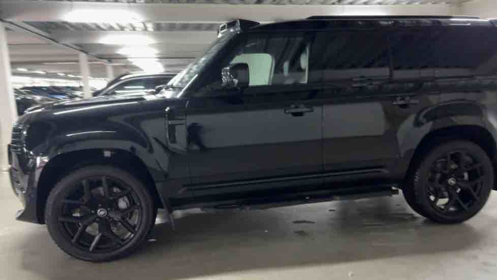 More views of Land Rover Defender 110