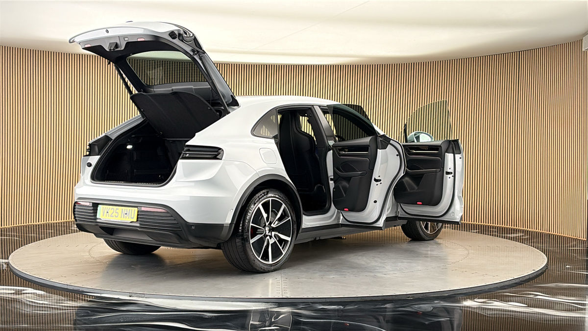 More views of Porsche Macan