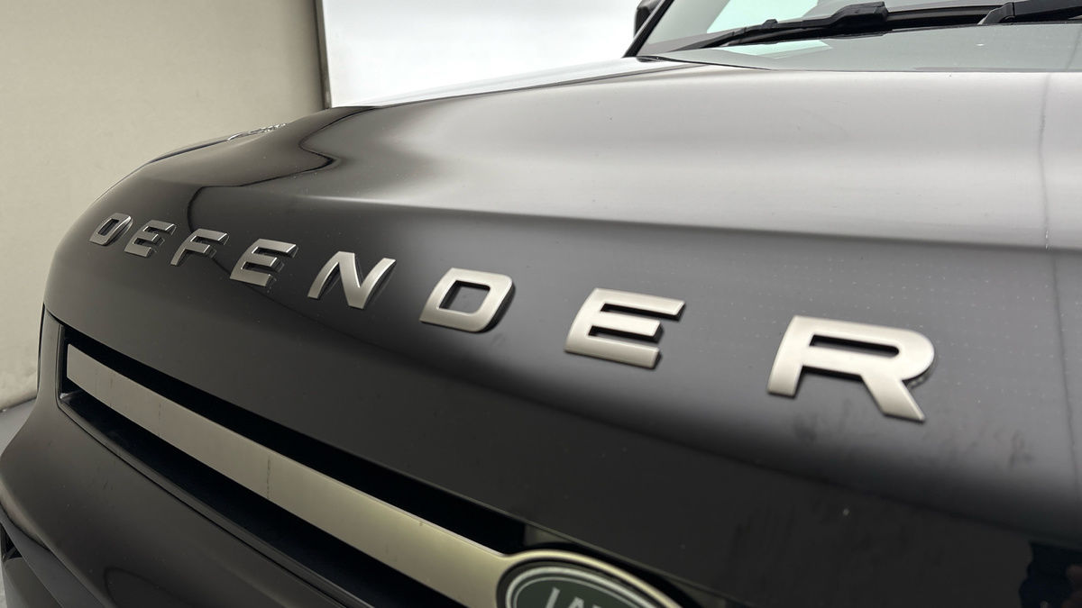 Land Rover Defender 110 Image 24