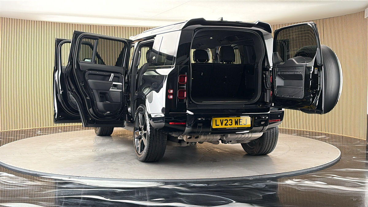 More views of Land Rover Defender 110