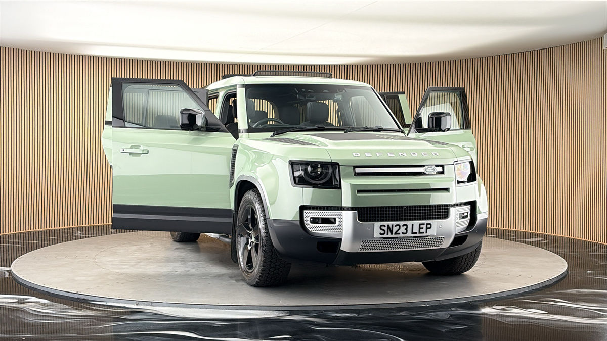 More views of Land Rover Defender 110