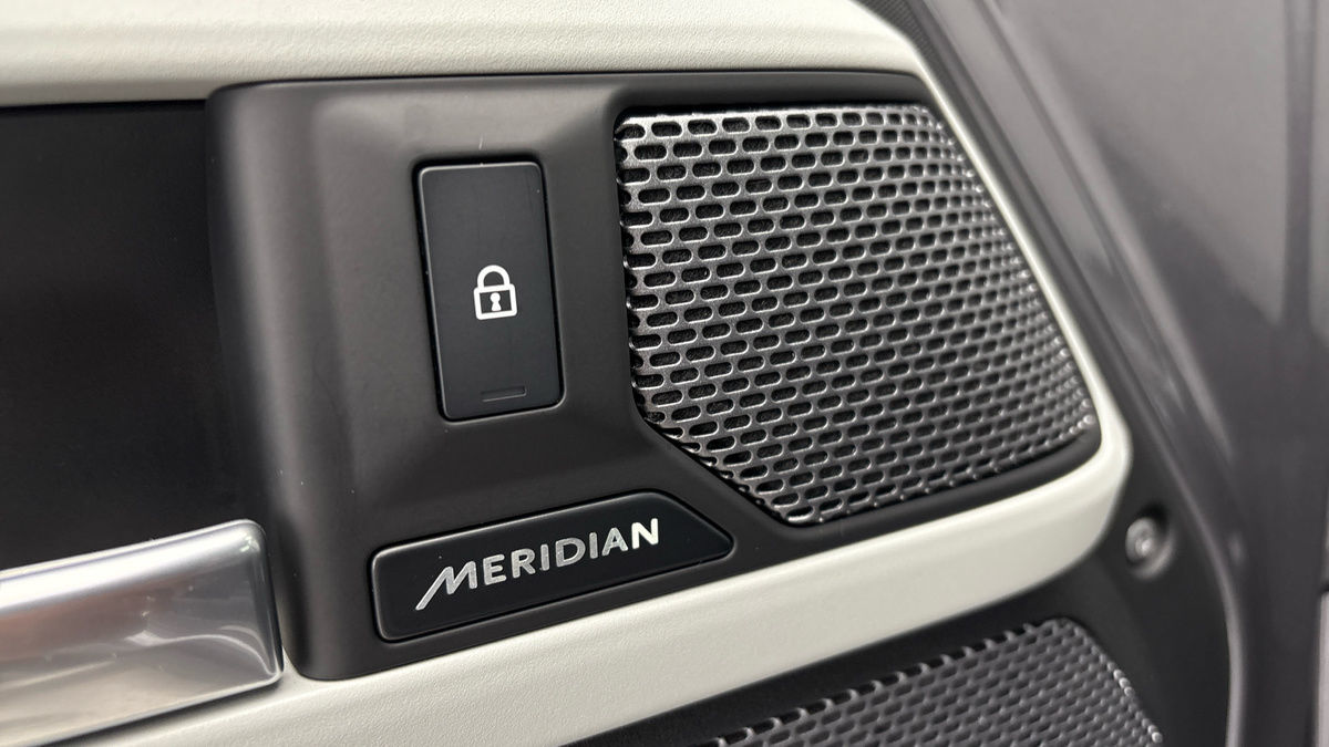 Land Rover Defender 90 Image 8