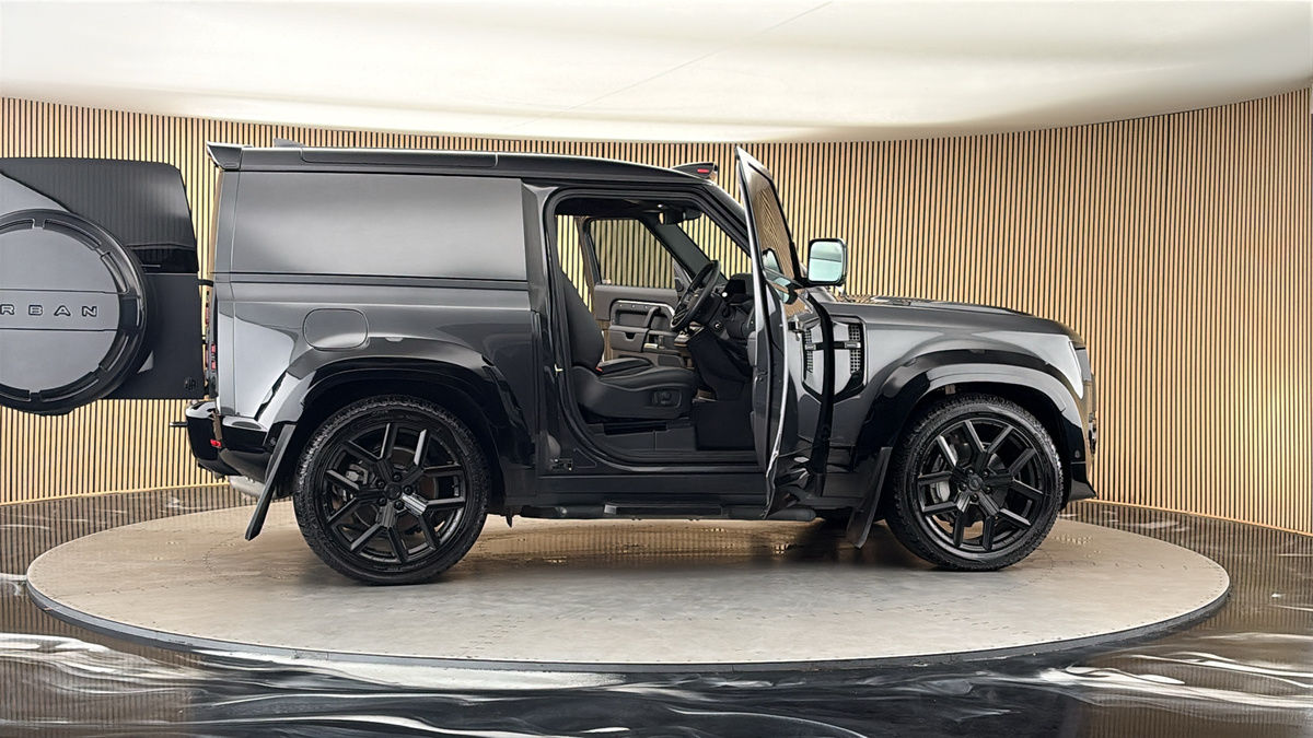 More views of Land Rover Defender 90