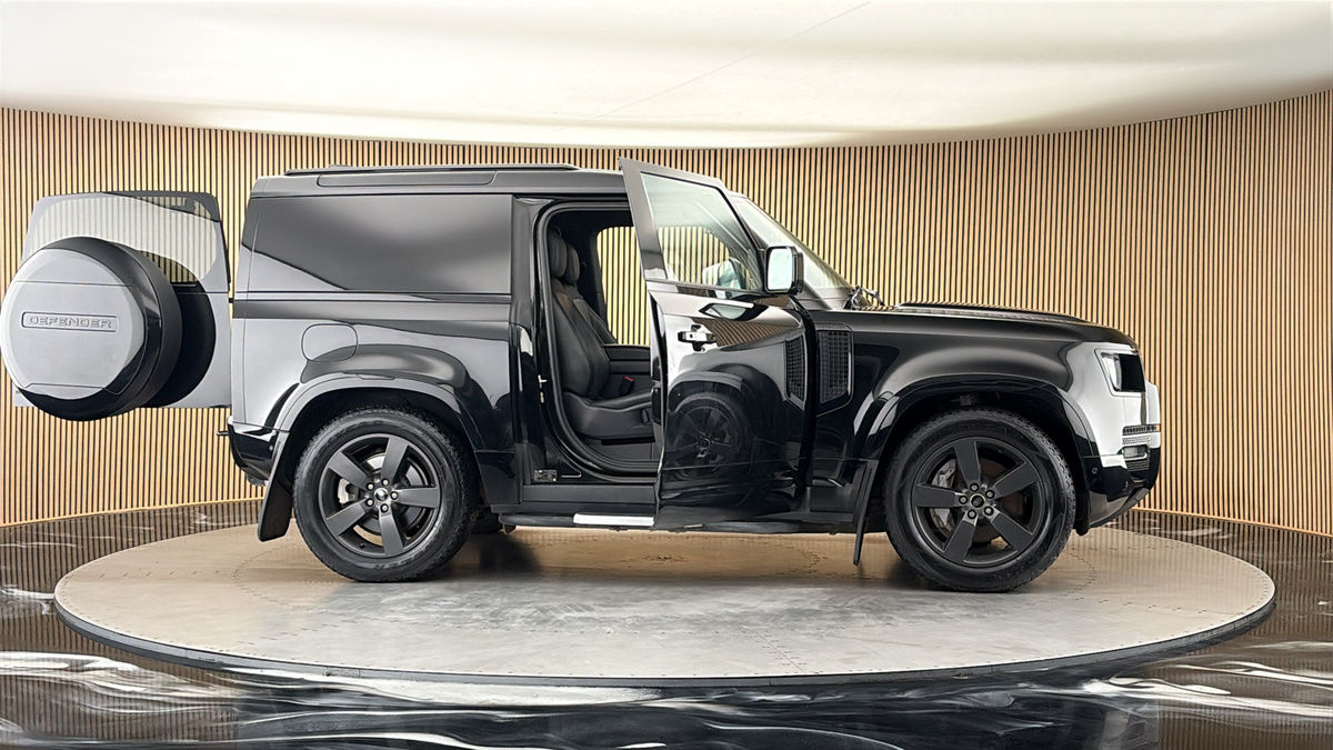 More views of Land Rover Defender 90