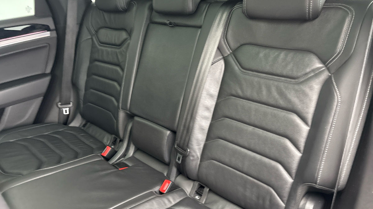 Volkswagen Touareg Image 8