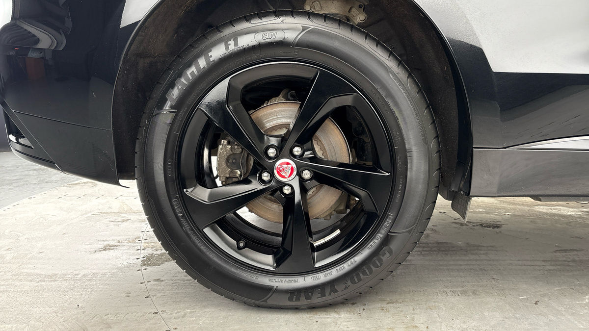 Jaguar F-PACE Image 10