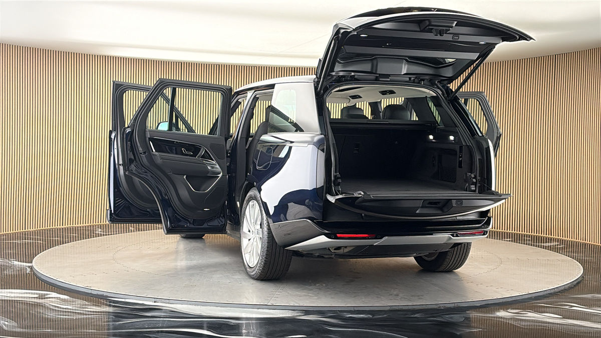 More views of Land Rover Range Rover