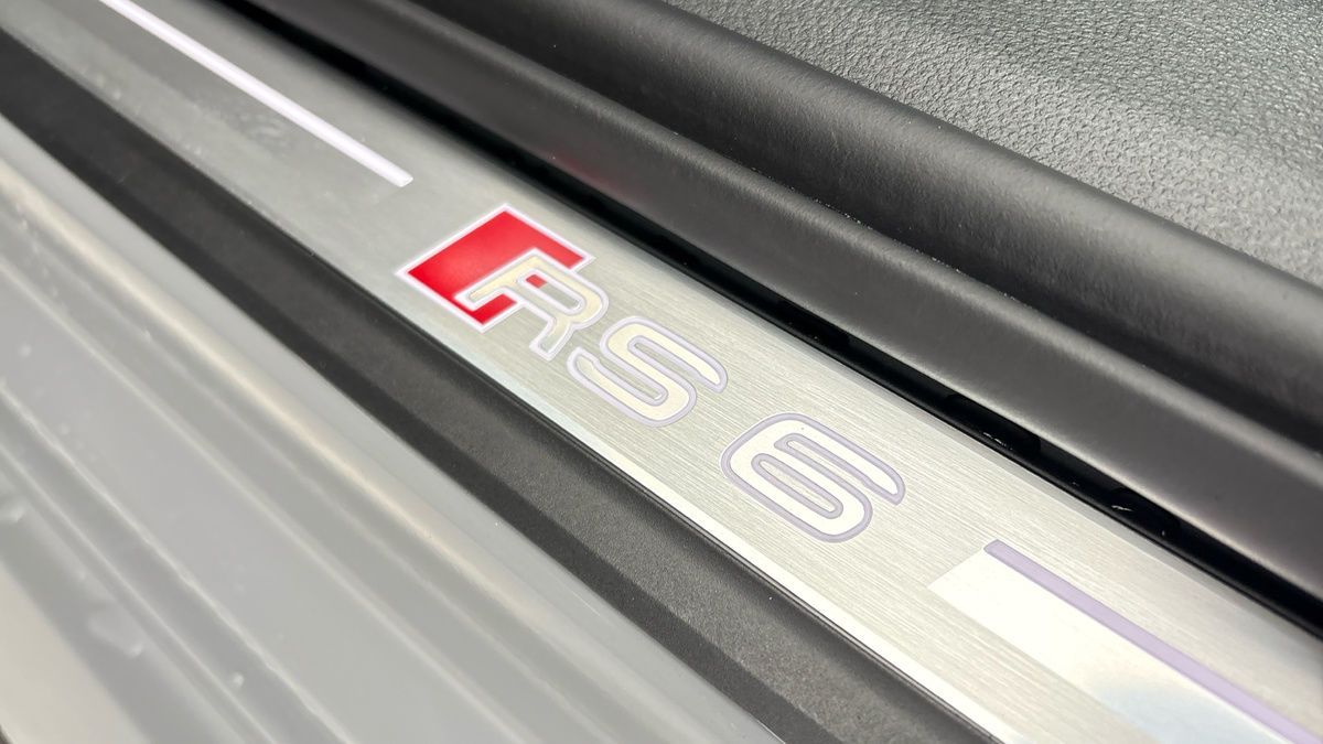 Audi RS6 Avant Image 26