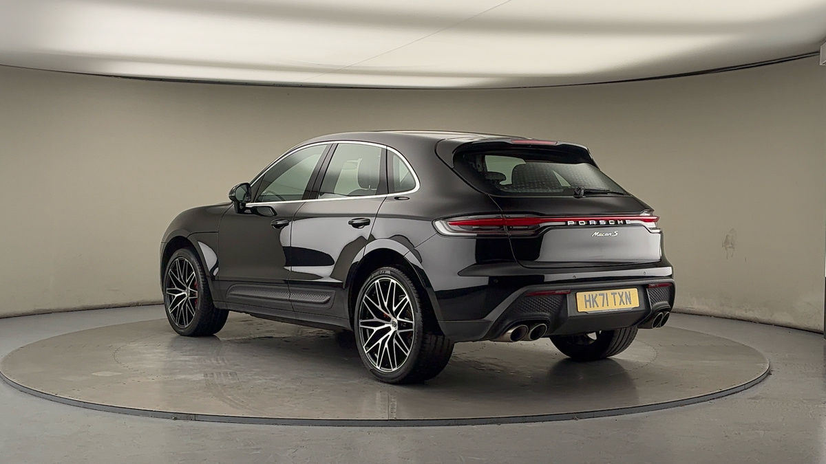 Porsche Macan Image 2