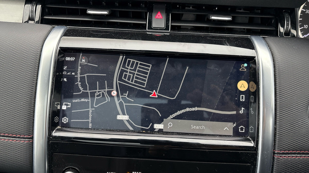 Land Rover Discovery Sport Image 17