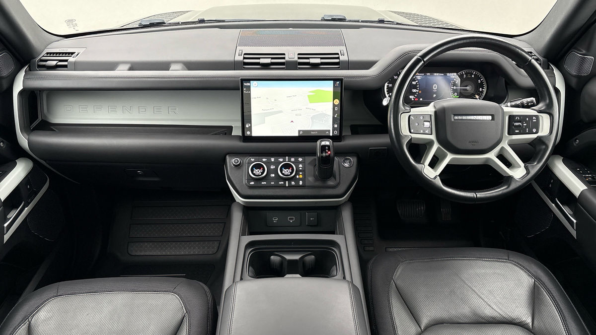 Land Rover Defender 110 Image 12