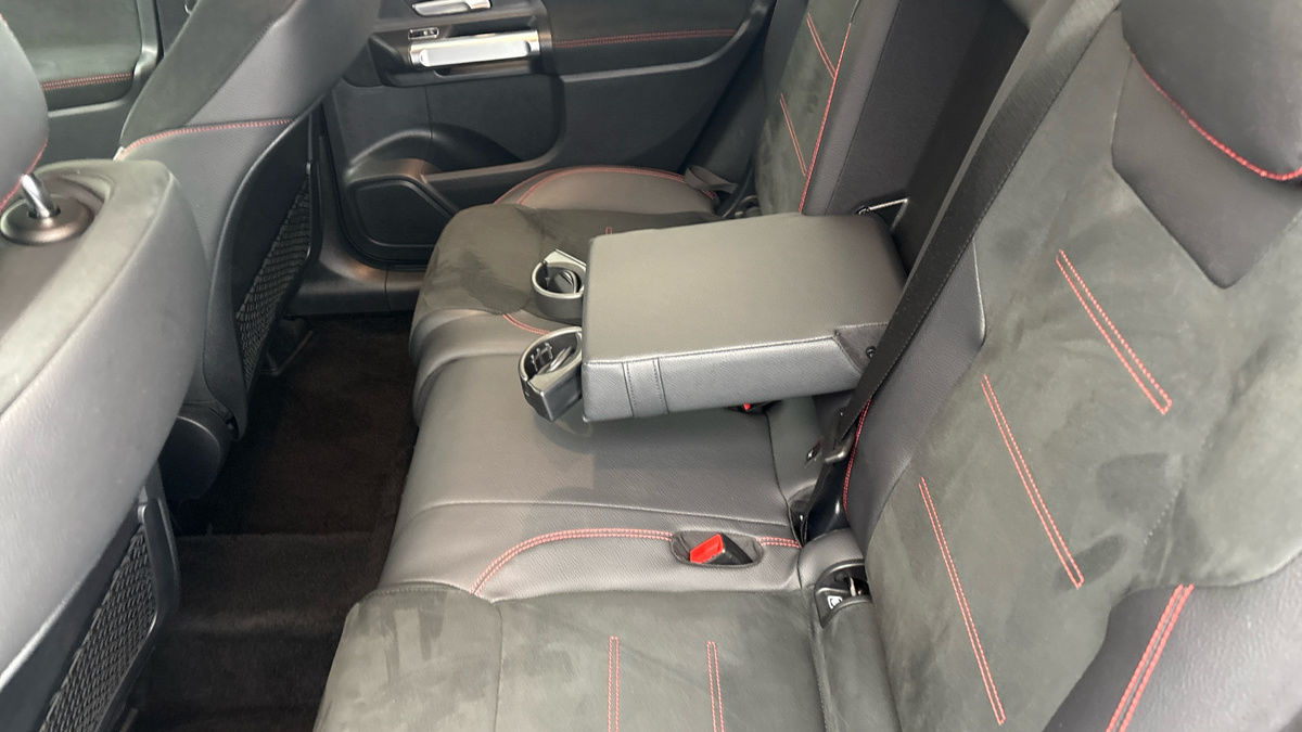 Mercedes-Benz GLB Image 9