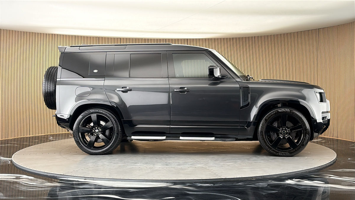 More views of Land Rover Defender 110