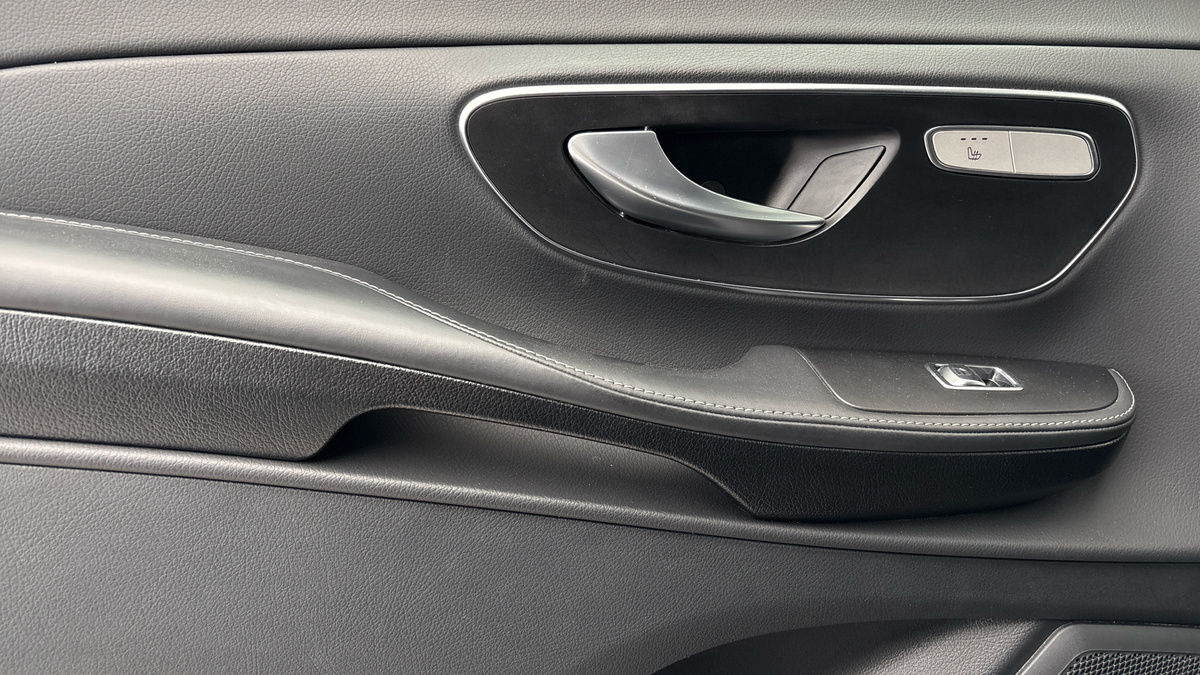 Mercedes-Benz V Class Image 19
