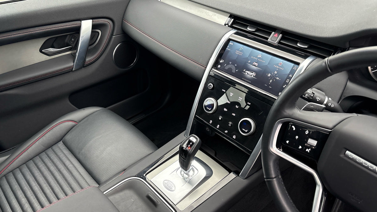 Land Rover Discovery Sport Image 18