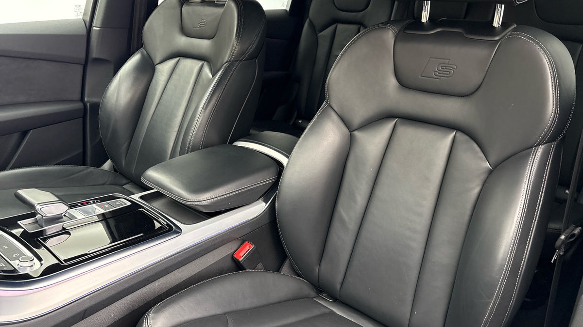 Audi Q7 Image 7