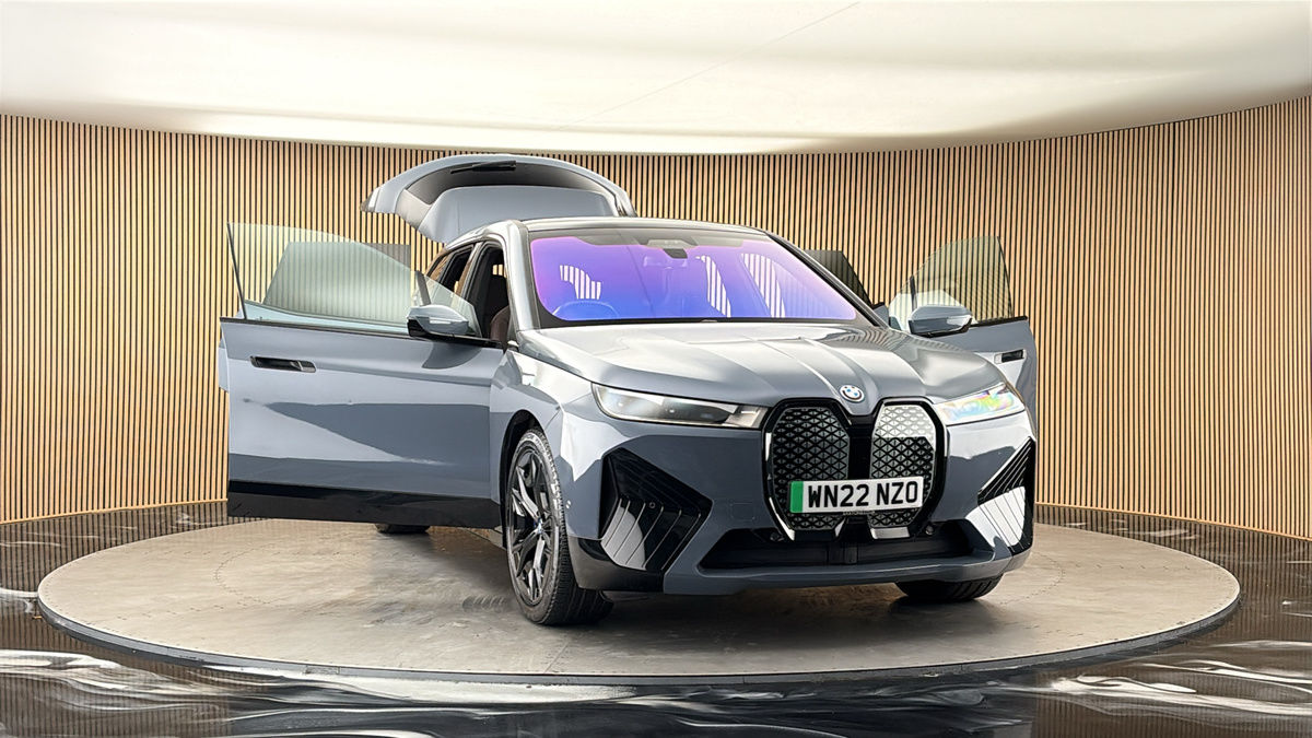More views of BMW iX