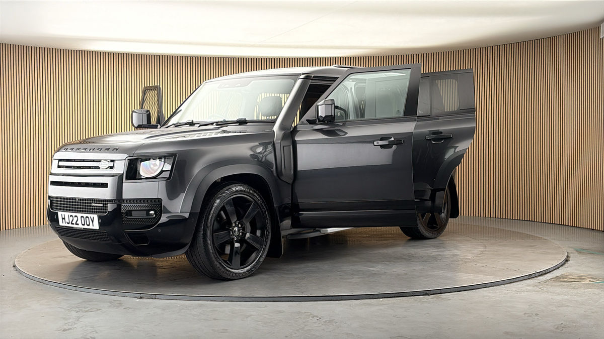 More views of Land Rover Defender 110