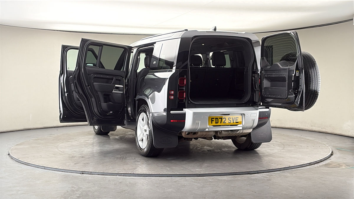 More views of Land Rover Defender 110