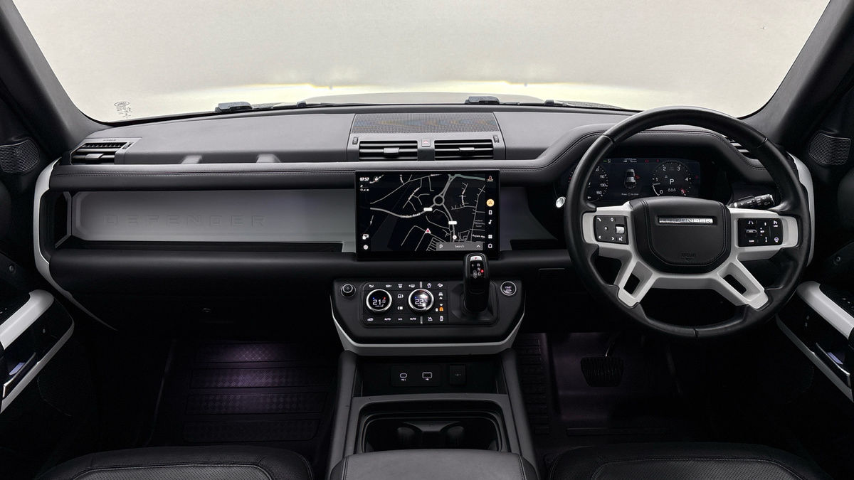 Land Rover Defender 110 Image 12