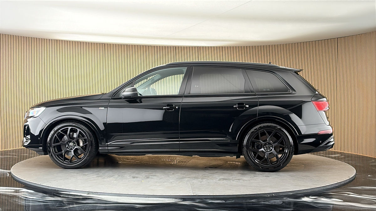 More views of Audi Q7