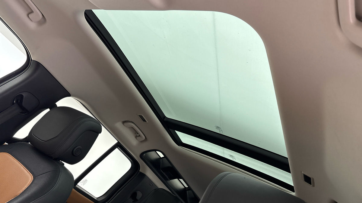 Land Rover Defender 110 Urban Image 6