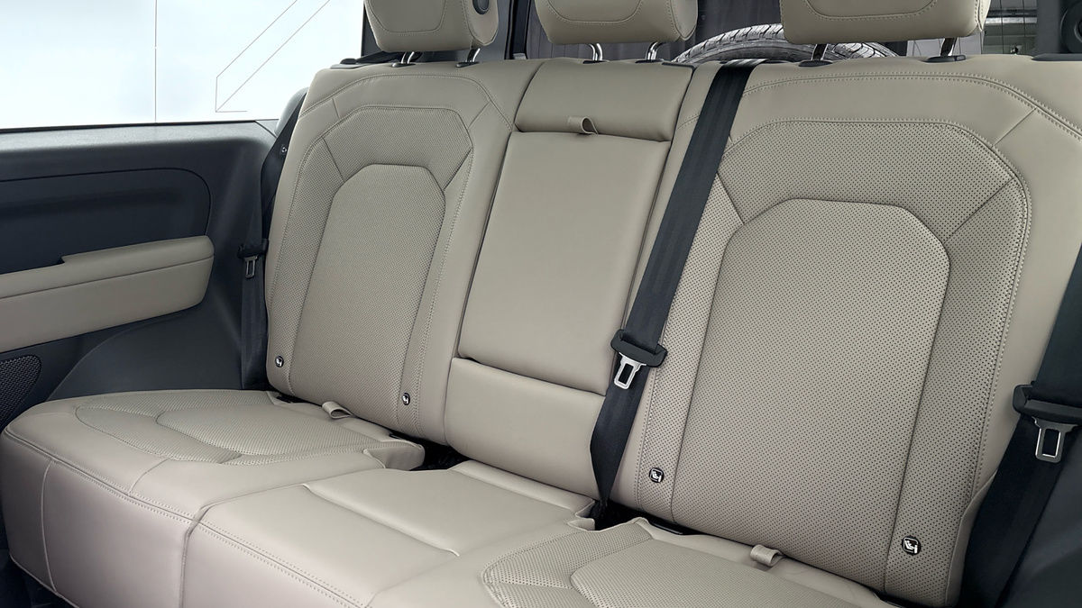 Land Rover Defender 90 Image 8