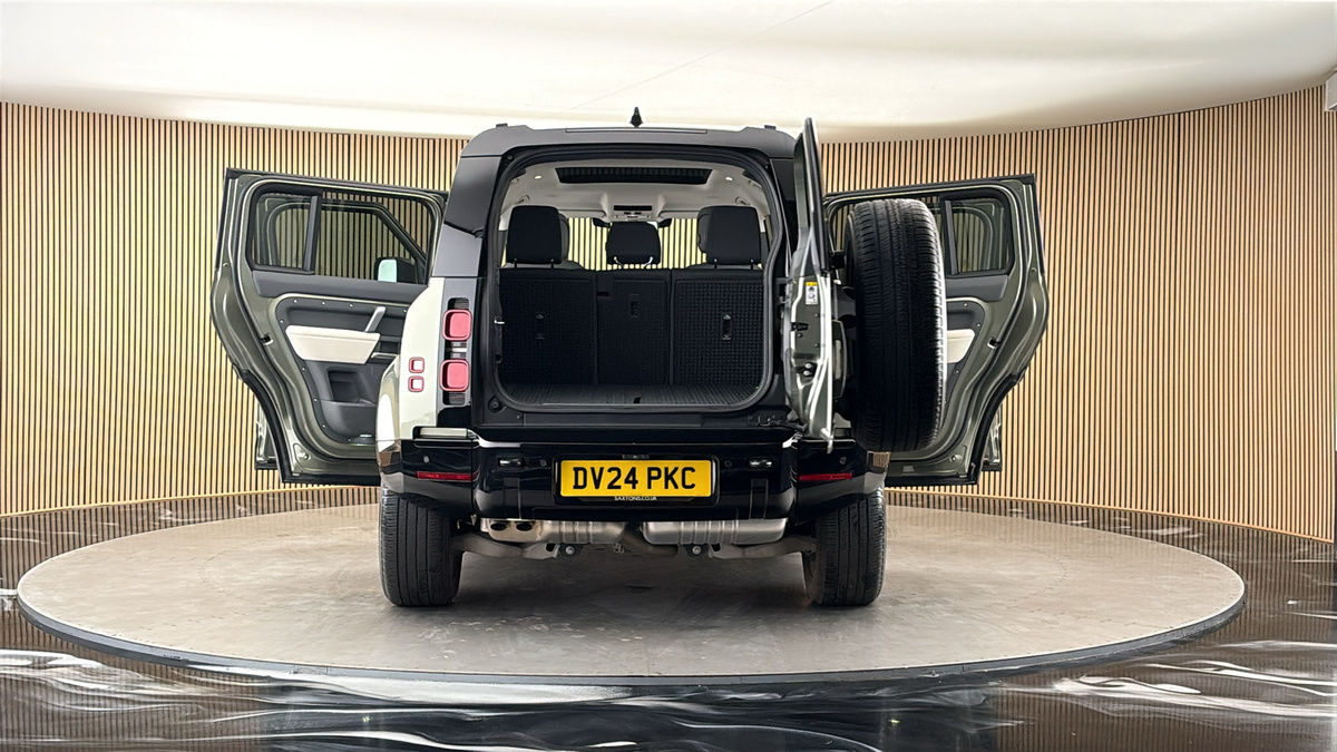 More views of Land Rover Defender 110
