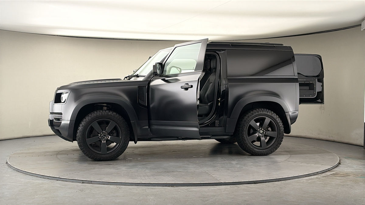 More views of Land Rover Defender 90