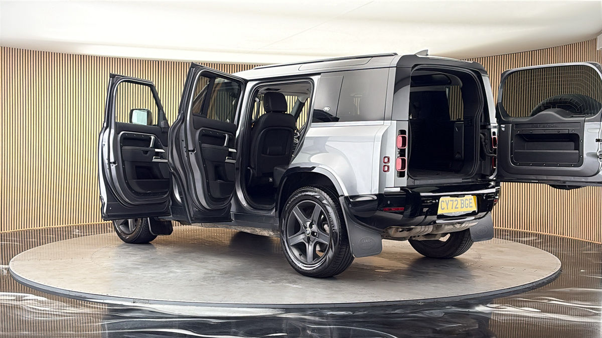 More views of Land Rover Defender 110