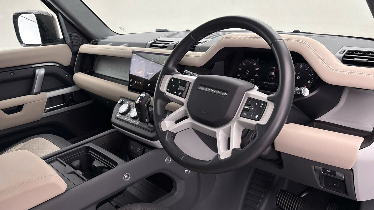 Land Rover Defender 110 Image 5