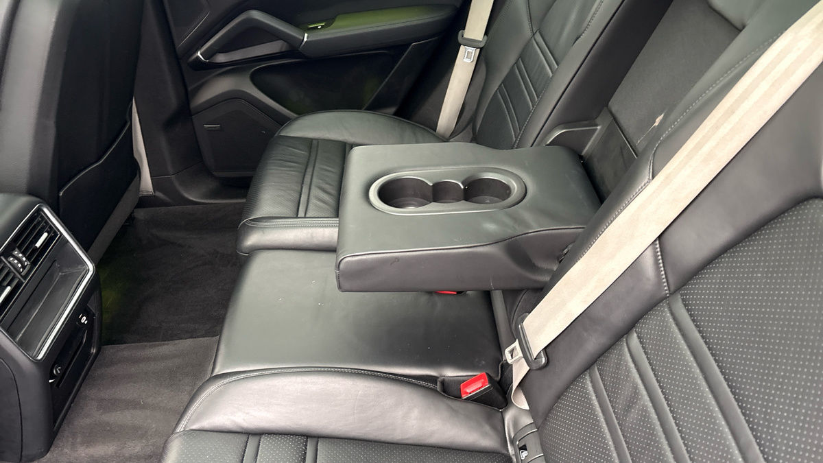 Porsche Cayenne Image 9