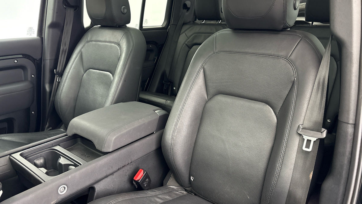 Land Rover Defender 110 Image 7