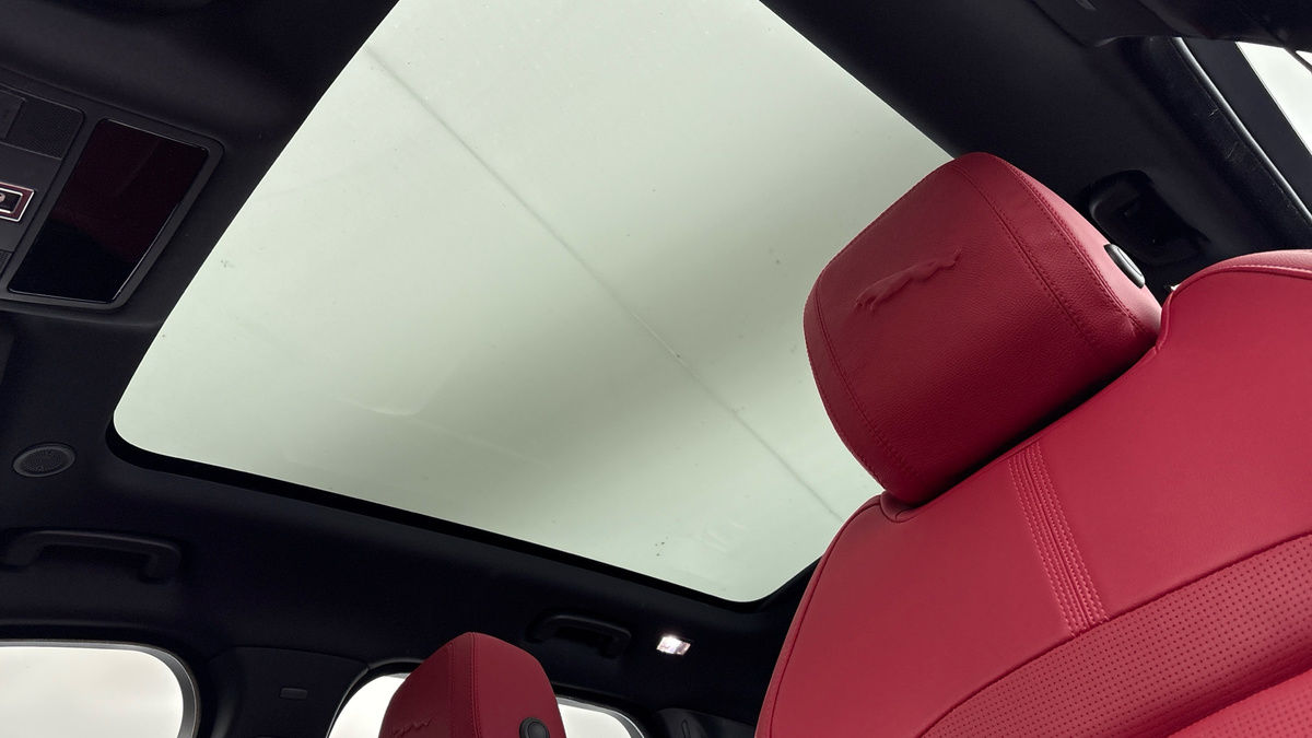 Jaguar F-PACE Image 6