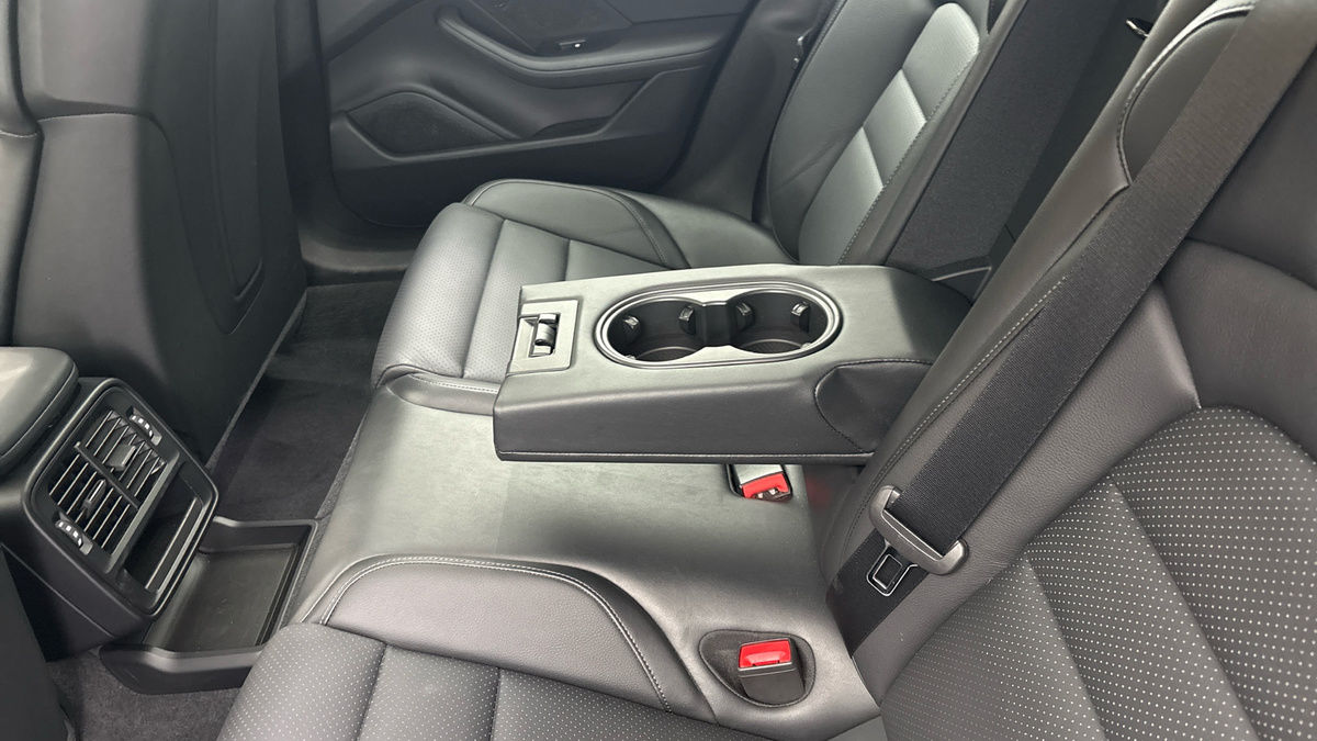 Porsche Taycan Image 9