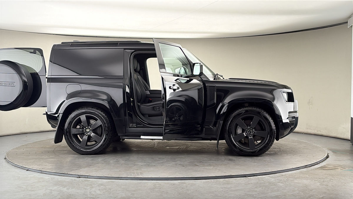 More views of Land Rover Defender 90