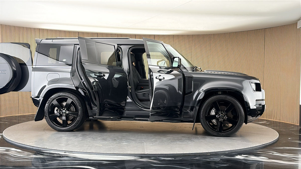 More views of Land Rover Defender 110