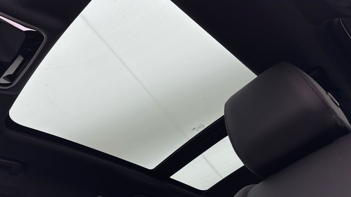 Land Rover Range Rover Velar Image 6