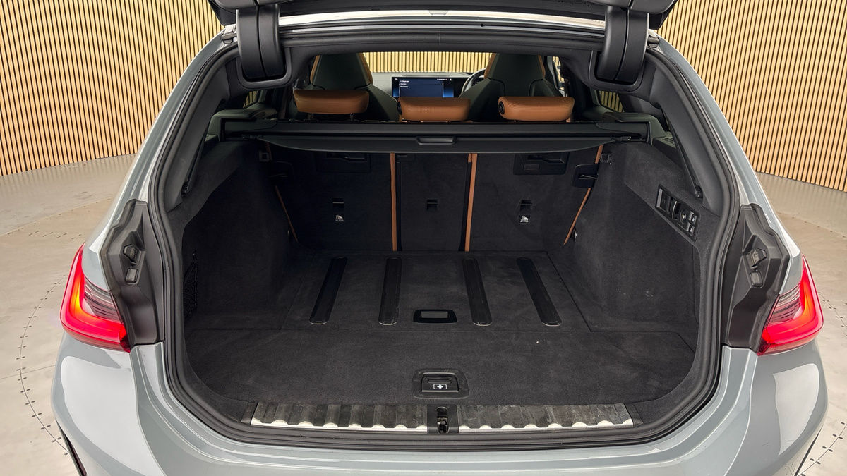 BMW 3 Series Image 11