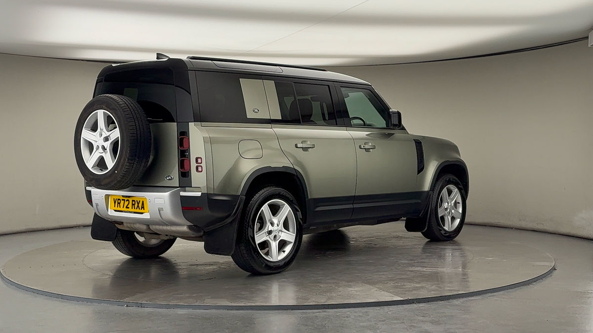 Land Rover Defender 110 Image 21