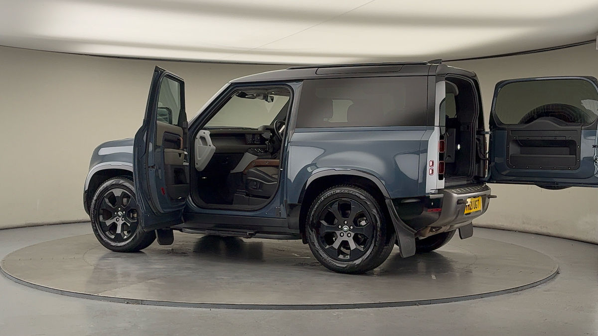 More views of Land Rover Defender 90