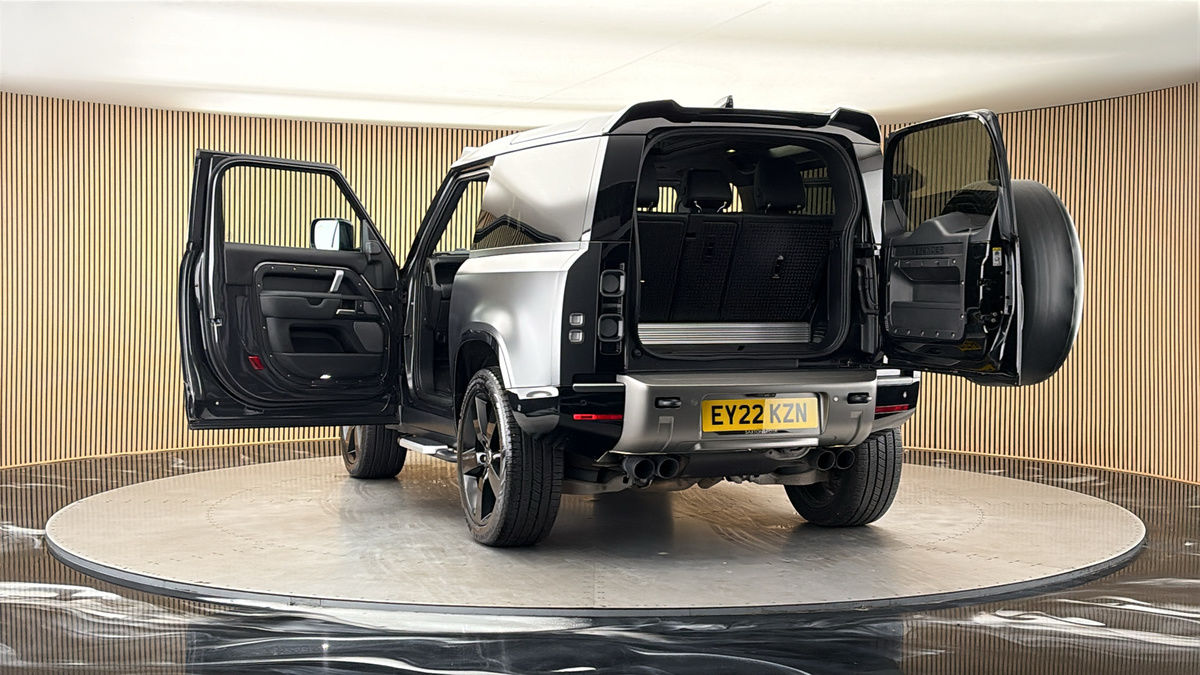 More views of Land Rover Defender 90