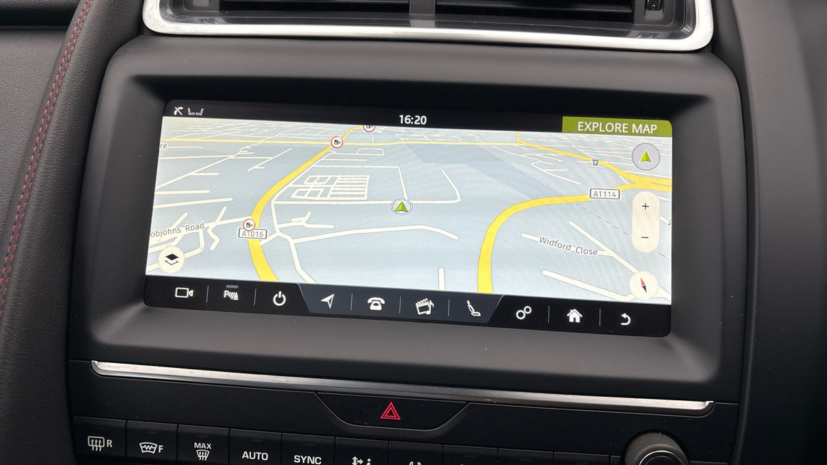 Jaguar E-PACE Image 17