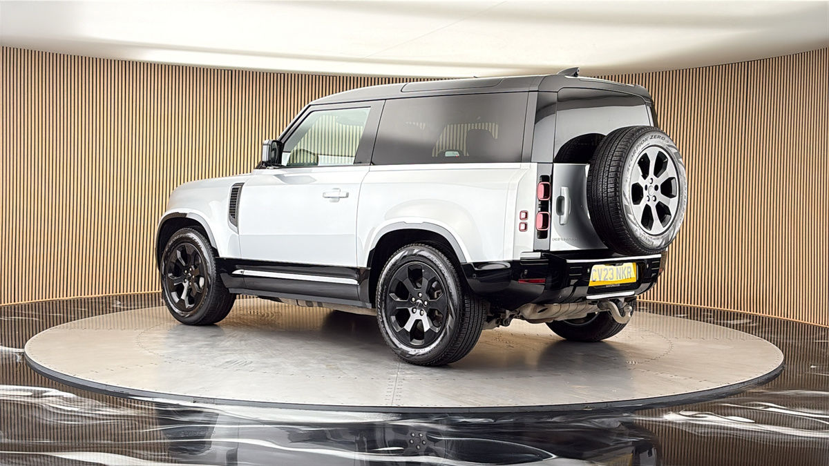 More views of Land Rover Defender 90