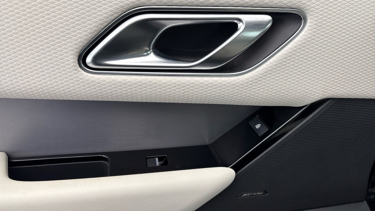 More views of Land Rover Range Rover Velar