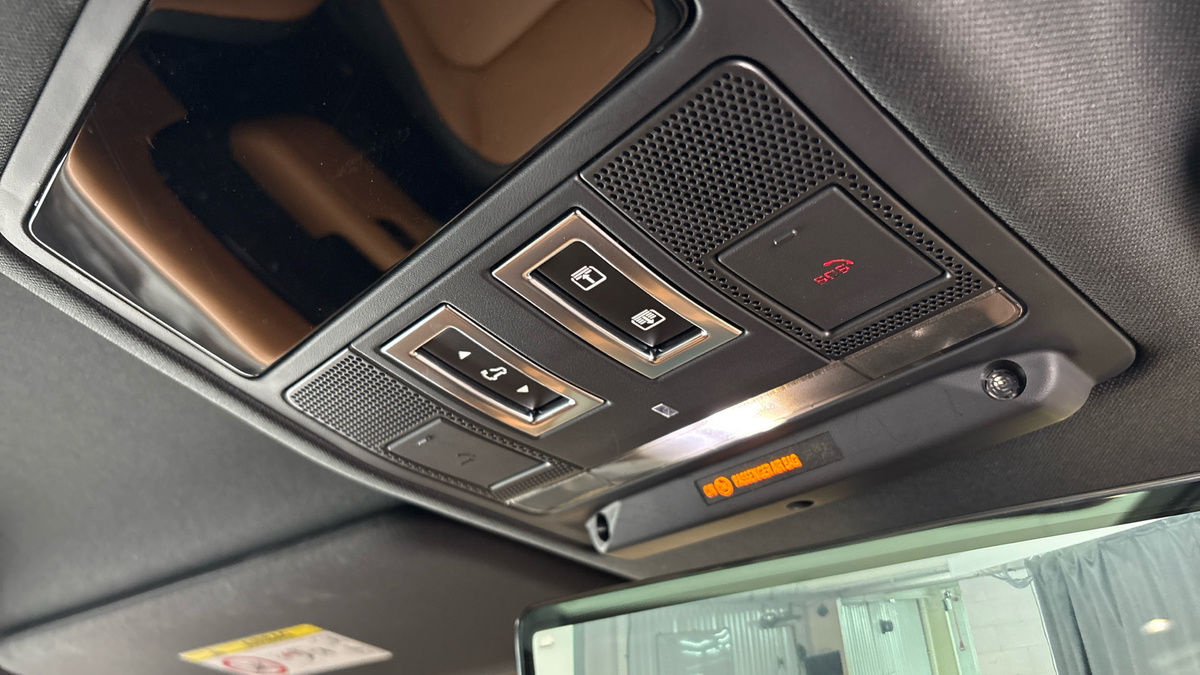 Land Rover Defender 90 Image 30