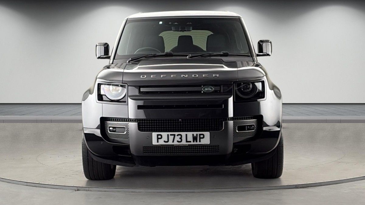 Land Rover Defender 130 Image 3