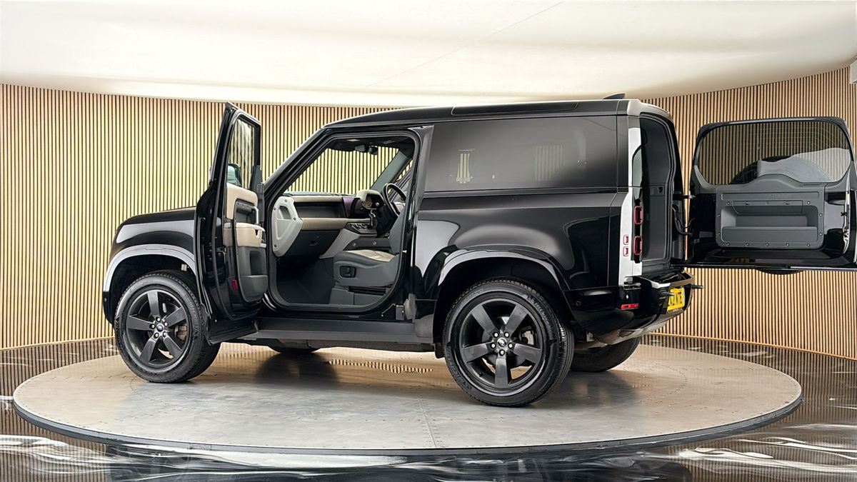 More views of Land Rover Defender 90